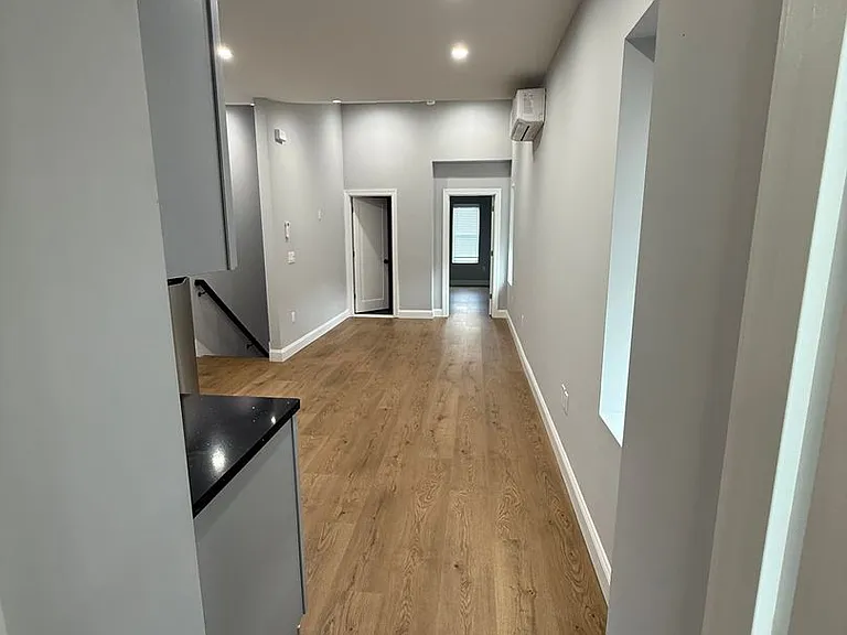 4722 Wellington St — Photo 10