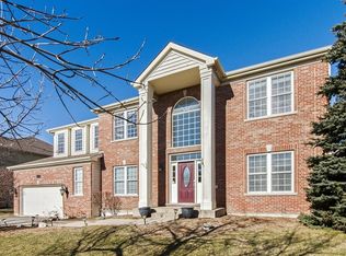 7 Barton Creek Ct, Lake In The Hills, IL 60156