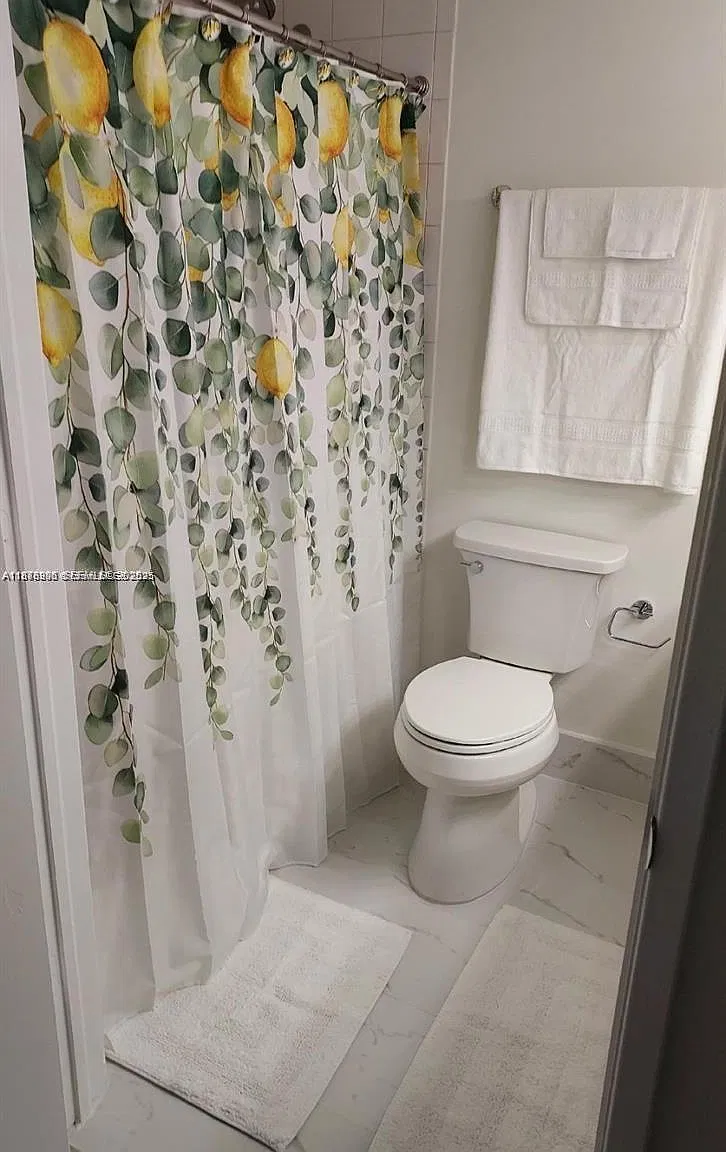 2 bed, 1000 sqft, $2,300 — Photo 3