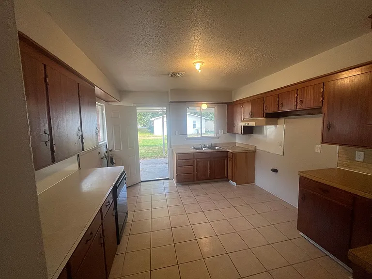 120 E Palm St — Photo 4