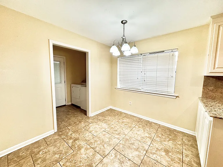 1323 Tamari Dr — Photo 8