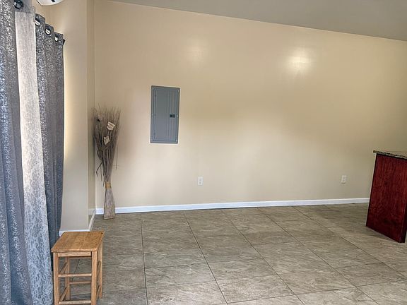 5th image of 1521 W Butler St #1