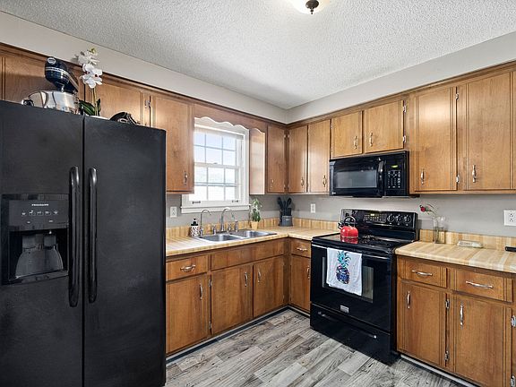 5th image of 303 Cedarbrook Dr