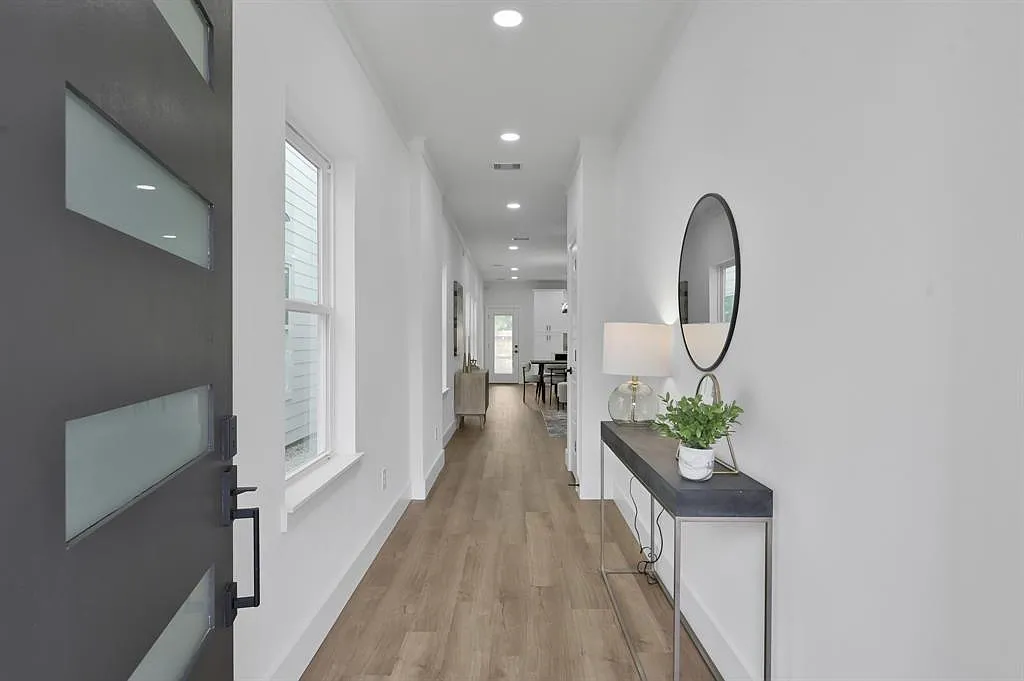 3 bed, 2.5 bath, 1637 sqft, $2,650 — Photo 3