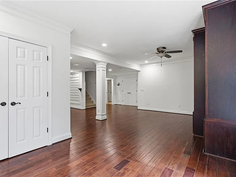 730 Rose Creek Cir — Photo 40