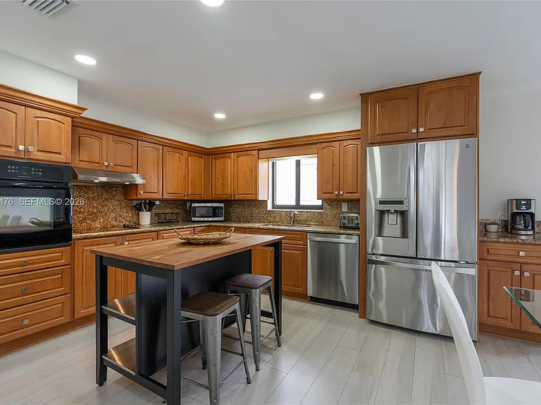 510 SE 3rd Ave — Photo 11
