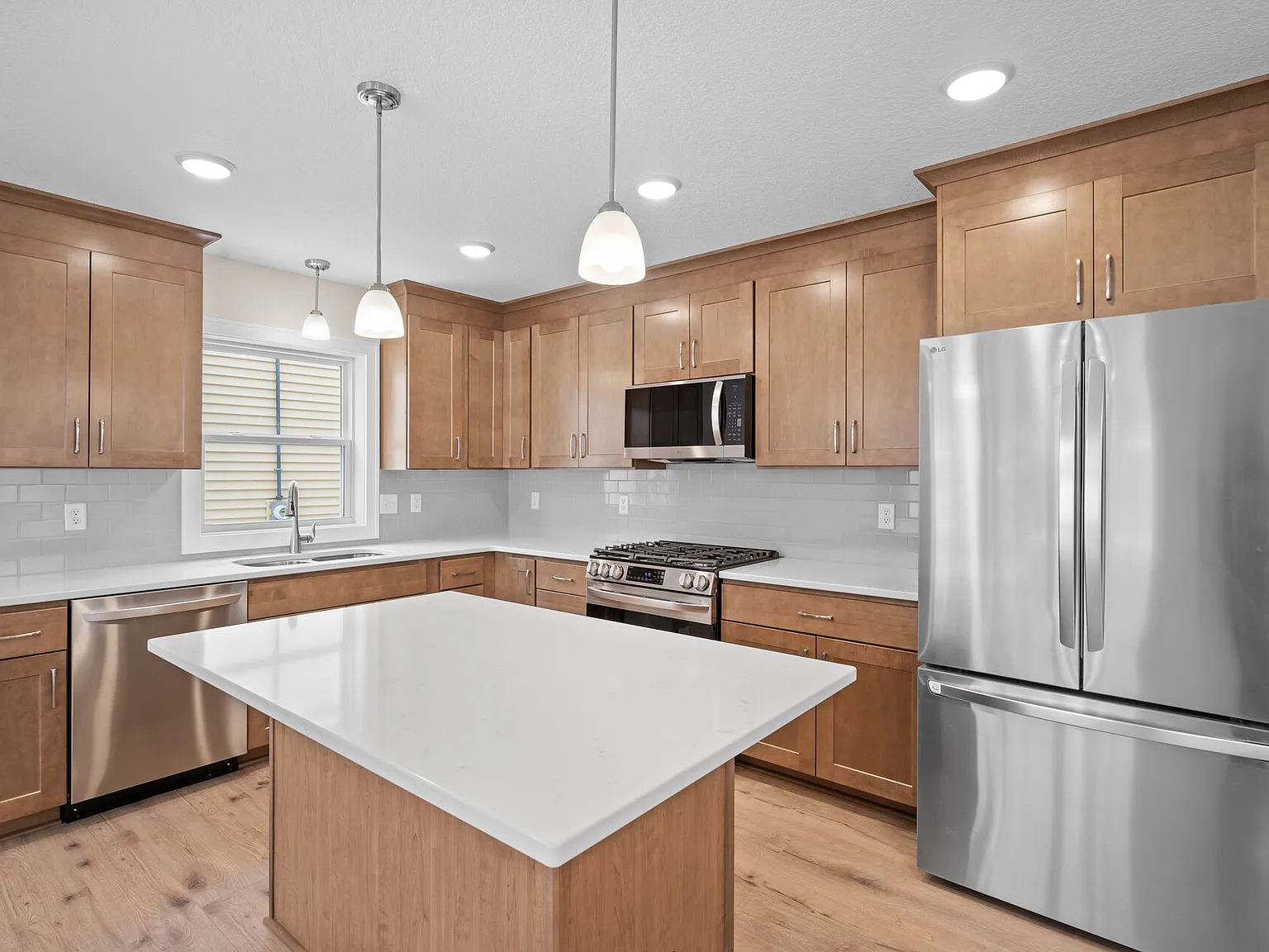 3 bed, 1884 sqft, $3,100 — Photo 1