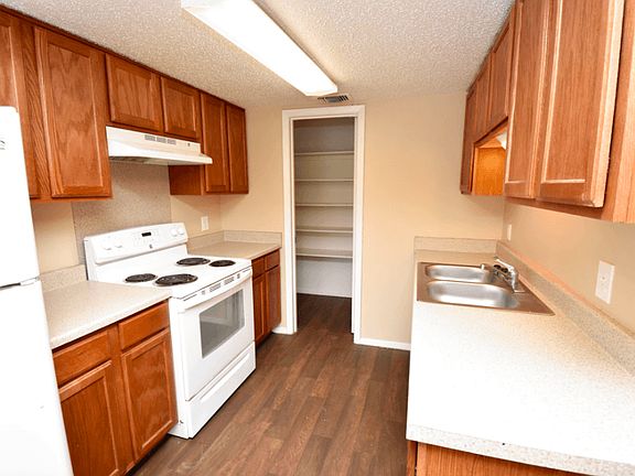 3rd image of 1220 Heritage Dr #12045973