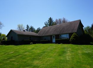 N5843 Pine Hill Rd, Elkhorn, WI 53121