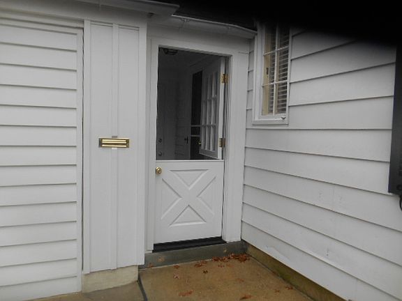 Side entrance/Dutch door