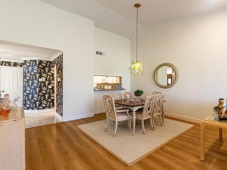 533 Prestwick Cir — Photo 9