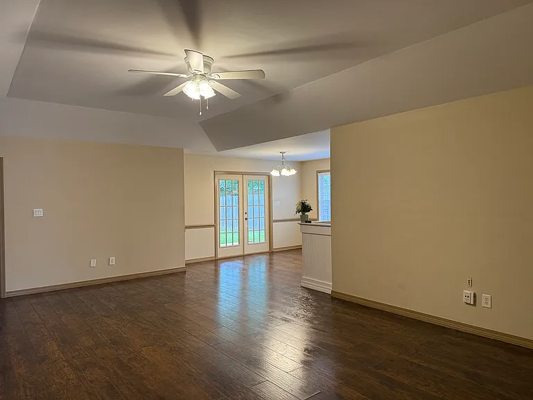 25920 Argonne Dr — Photo 2