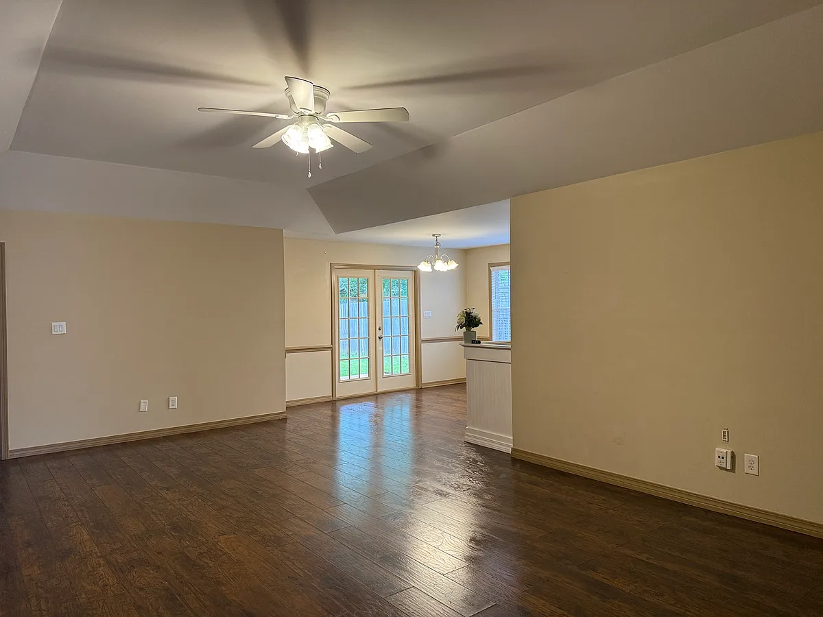 Building Photo - 25920 Argonne Dr