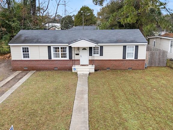 2nd image of 325 Manor Dr