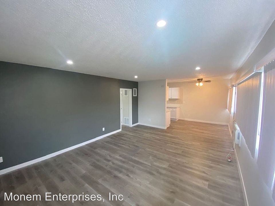 1st image of 6744 Woodley Ave #3