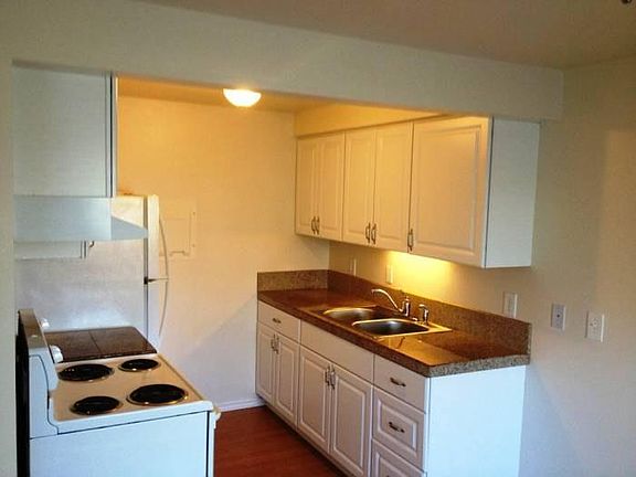 2nd image of 601 SE 8th Ave APT A104