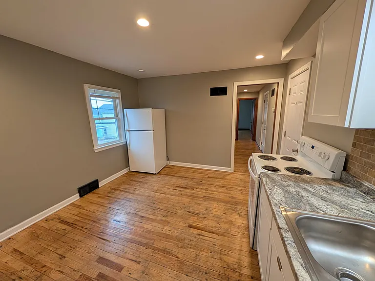 215 S Ewing St #B — Photo 6