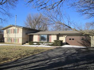 4 Airport Rd, Ottawa, IL 61350