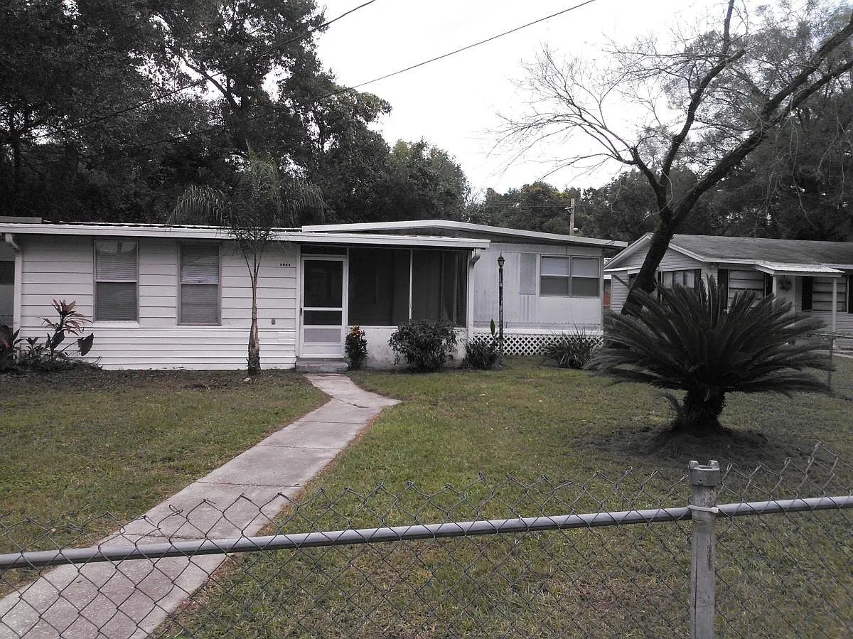 2 bed, 876 sqft, $1,365 — Photo 1