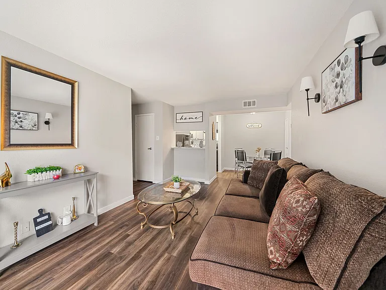 Aven West — Photo 8