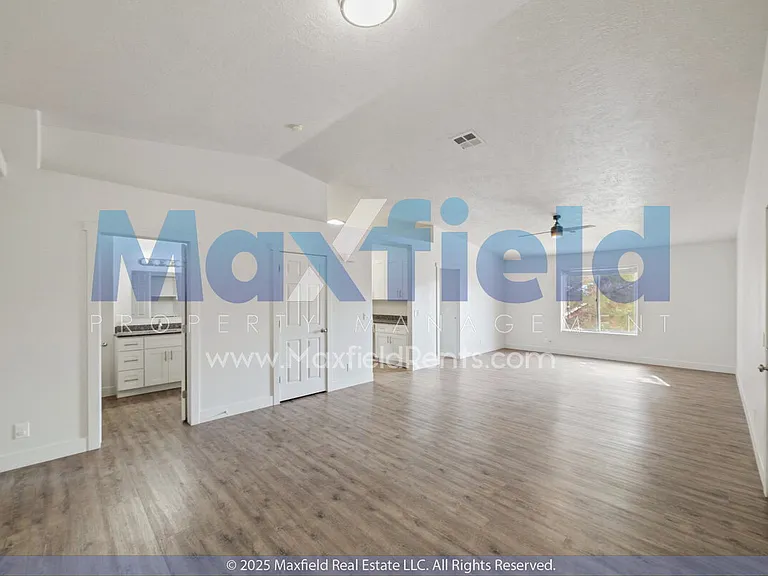 2737 E 750 N #4 — Photo 6