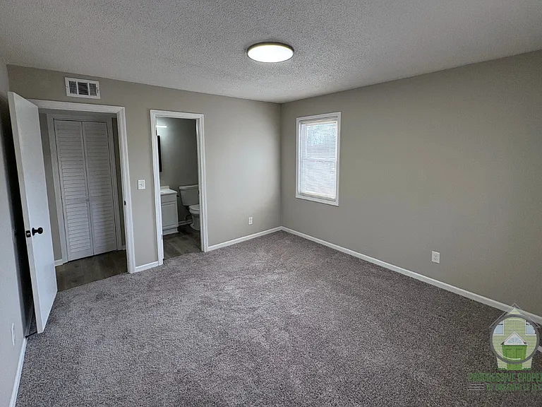 Maple Court Apartments — Photo 19
