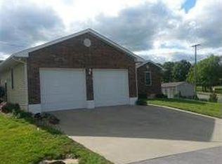 1305 Lakeview Cir, Stockton, MO 65785