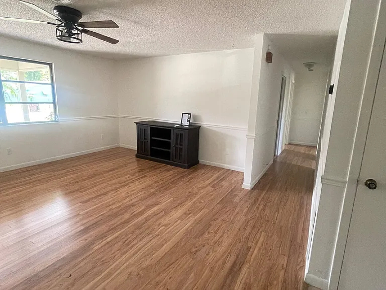 107 Montana Ave — Photo 4