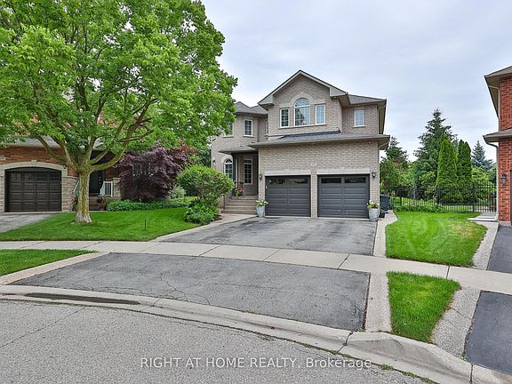 2nd image of 2275 Whitecliffe Way