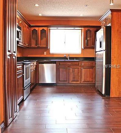3rd image of 7113 Silvermill Dr