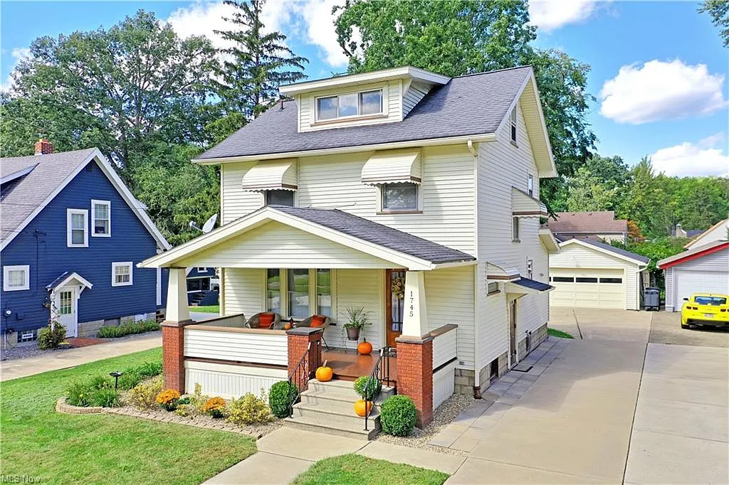 1745 Edgewood St NE photo 1