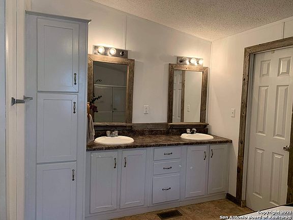 5th image of 385 Terrace Hill Ln