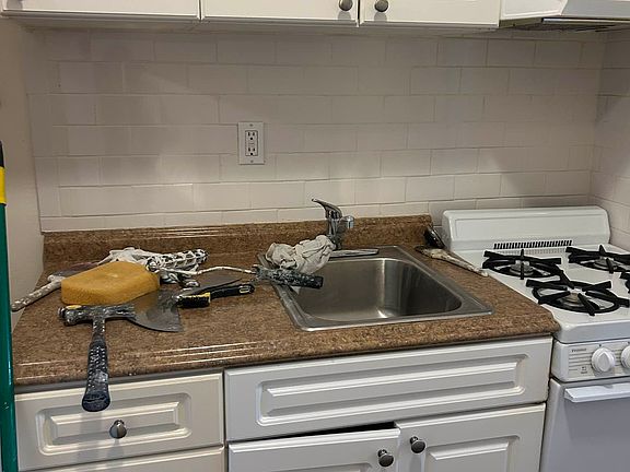 5th image of 337 E 86th St APT 2C