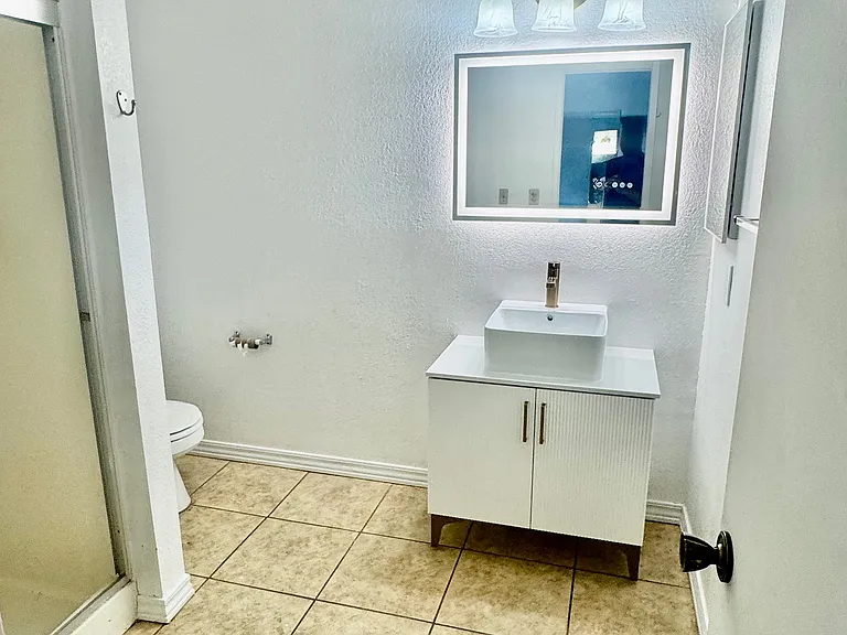 7115 Etiwanda Ave #3 — Photo 3