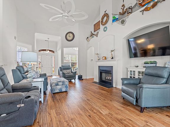 4th image of 673 Tidal Point Ln.