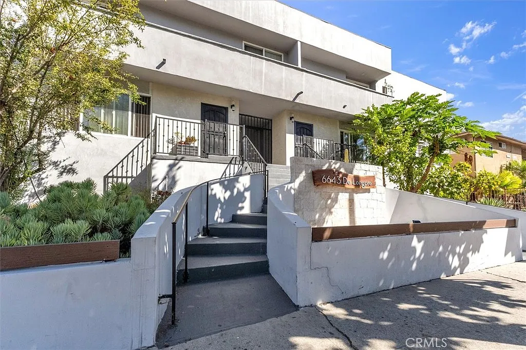 2 bed, 930 sqft, $2,750 — Photo 1