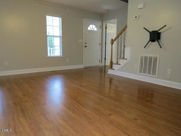 10 Knightsbridge Ct — Photo 2