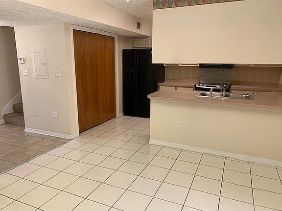 2nd image of 41 Chatelaine Cir SE
