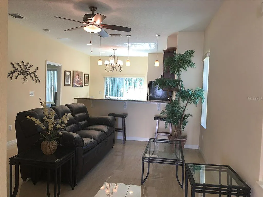5 bed, 3.5 bath, 1750 sqft, $2,895 — Photo 4