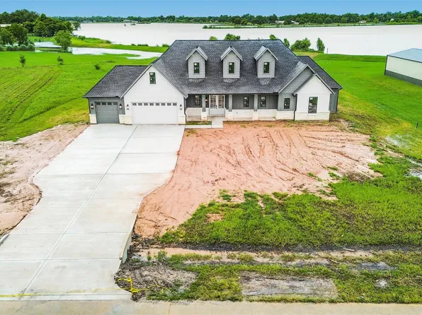912 Wagon Wheel Trl, Angleton, TX 77515