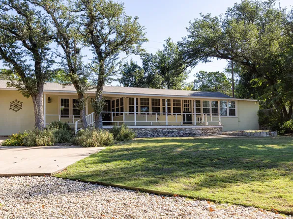 1402 McAllen St, Kerrville, TX 78028