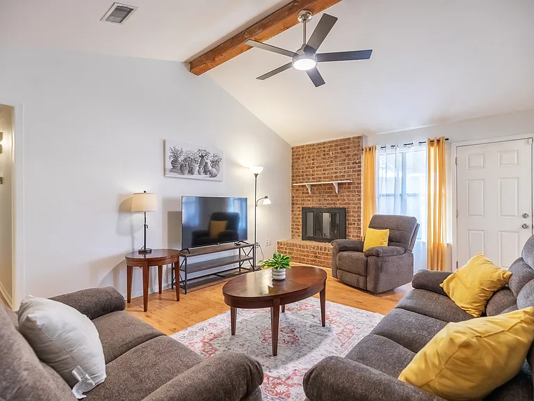 5725 Quail Run St — Photo 1