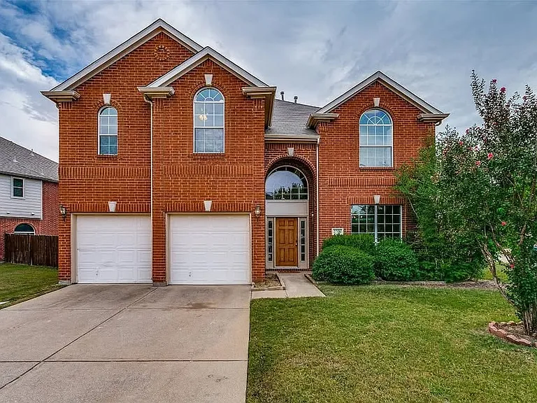 2700 Thorncreek Ln — Photo 1