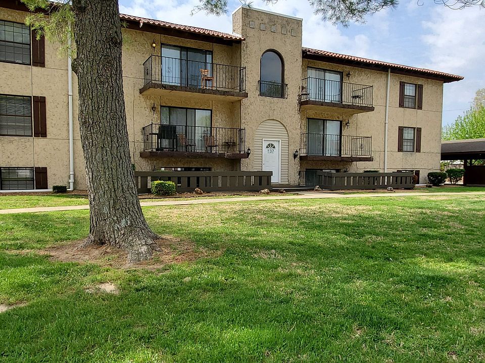 1st image of 137 N 45th St APT 1