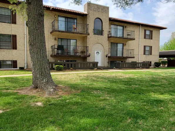 137 N 45th St APT 1, Belleville, IL 62226