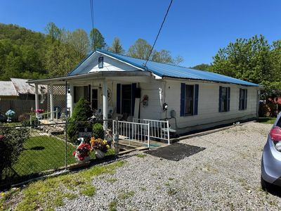 44 Old Mill Rd, Oceana, WV, 24870