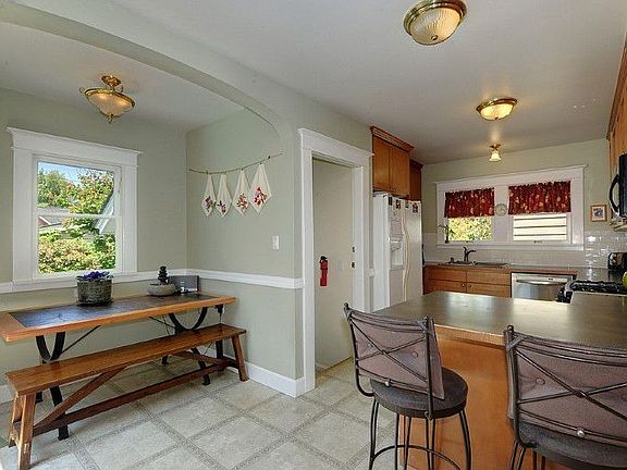 Sweet kitchen with breakfast nook and counter eating space.
