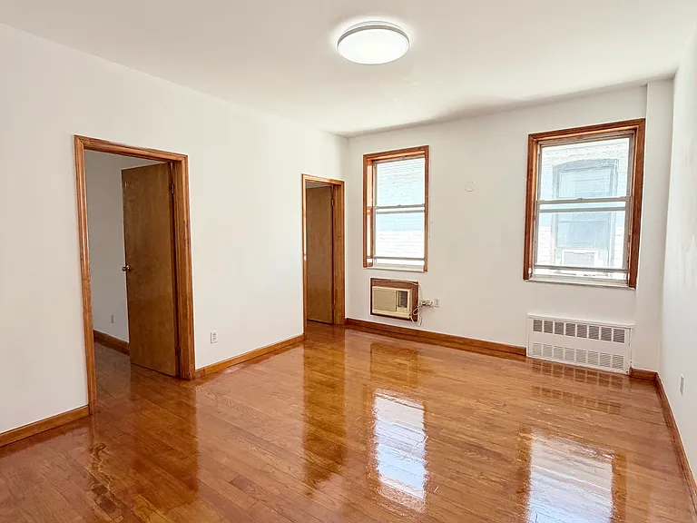 1429 W 8th St #2 — Photo 1