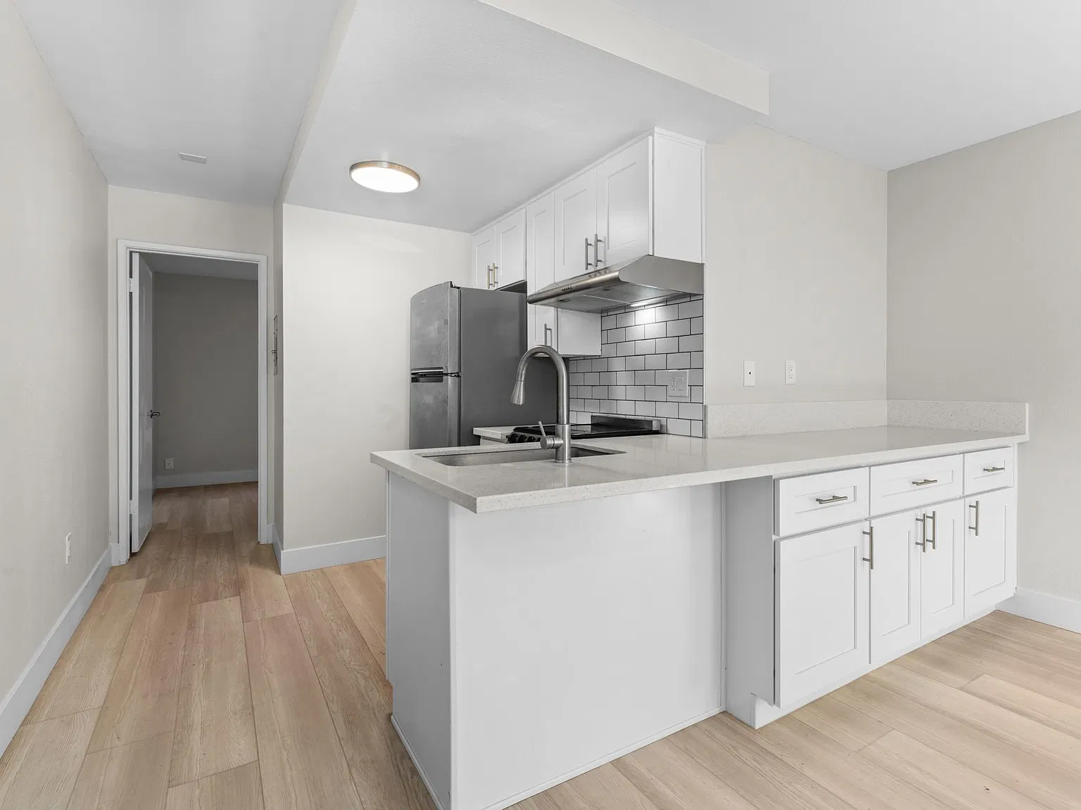 1 bed, 550 sqft, $2,095 — Photo 2