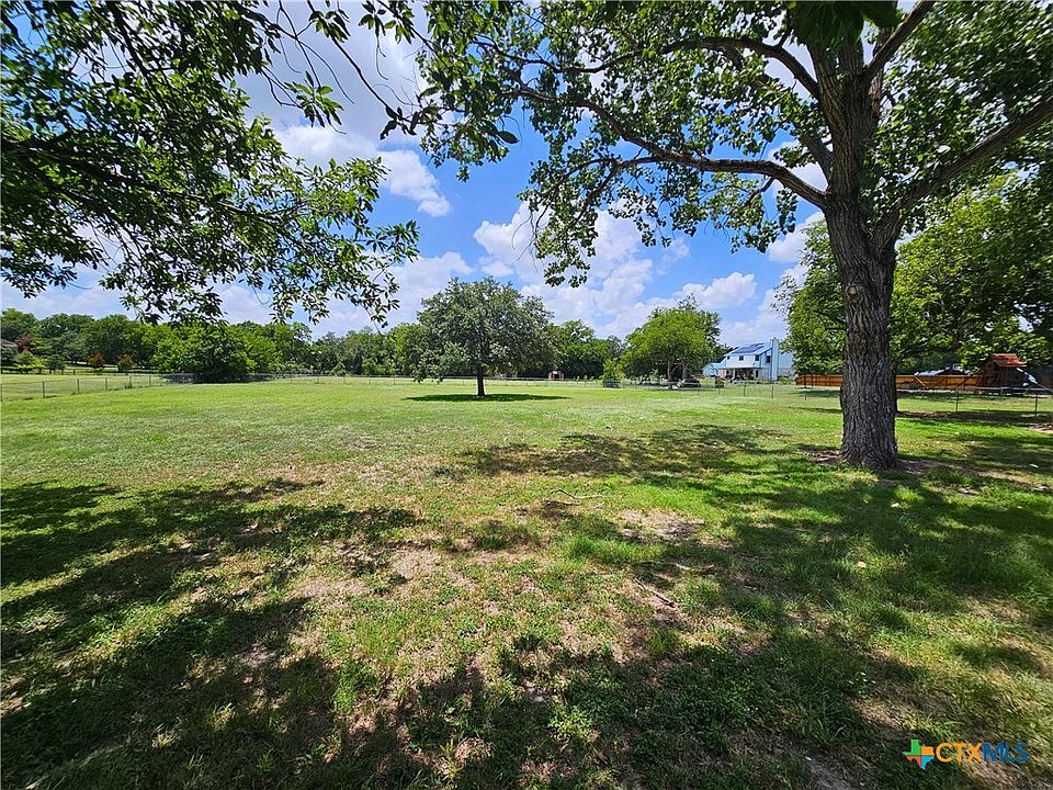 2nd image of 208 Windwood Cir